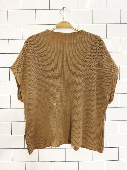 oversized boxy single pocket knit sleeveless sweater - good market thrift store