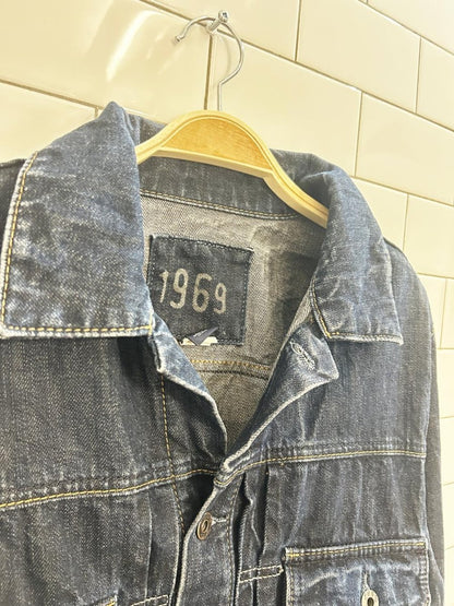 vintage 00s gap denim trucker jacket - good market thrift store