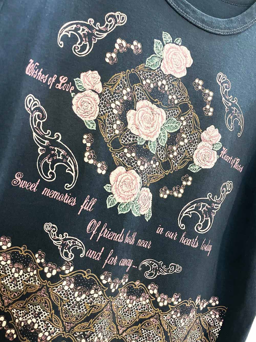 vintage 90s friends + flowers print boxy tee | heart of roses