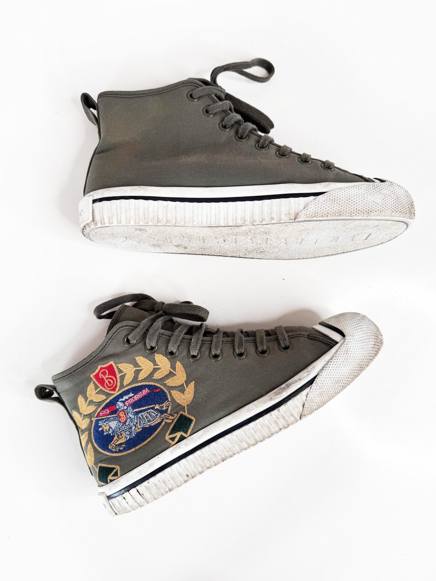 burberry embroidered crest canvas high top sneakers