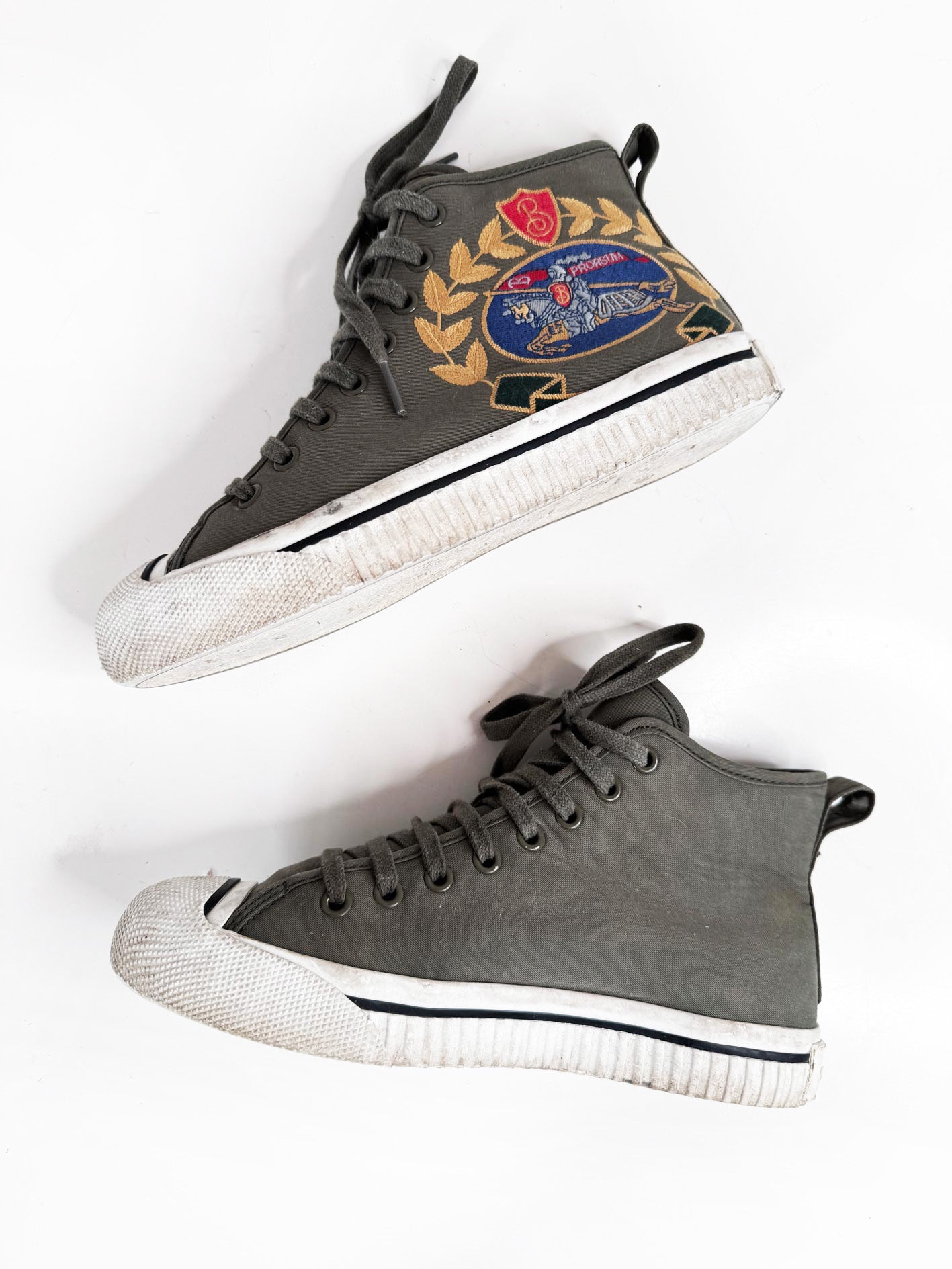 burberry embroidered crest canvas high top sneakers