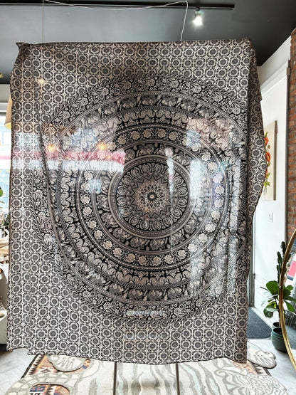 vintage boho mandala tapestry / beach picnic blanket - good market thrift store