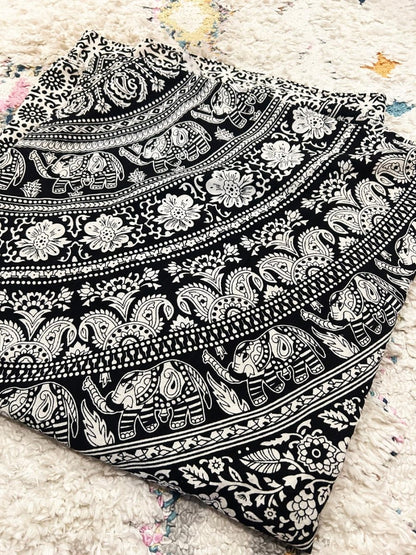 vintage boho mandala tapestry / beach picnic blanket - good market thrift store