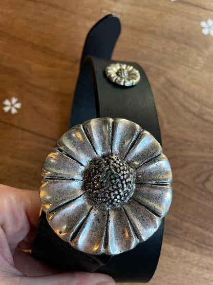 vintage 00s flower buckle leather belt