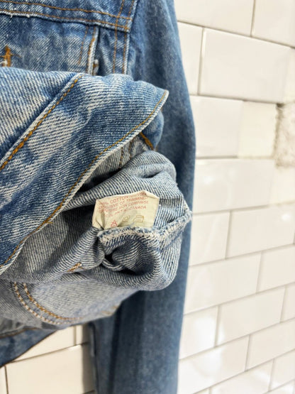 vintage 90s wrangler light wash denim jacket - good market thrift store