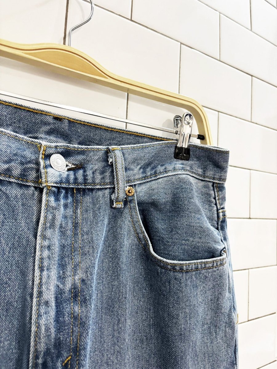 vintage 00s levis 550 relaxed fit loose jeans - good market thrift store