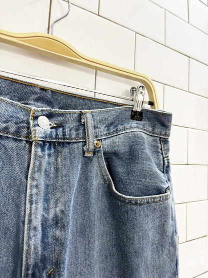 vintage 00s levis 550 relaxed fit loose jeans - good market thrift store