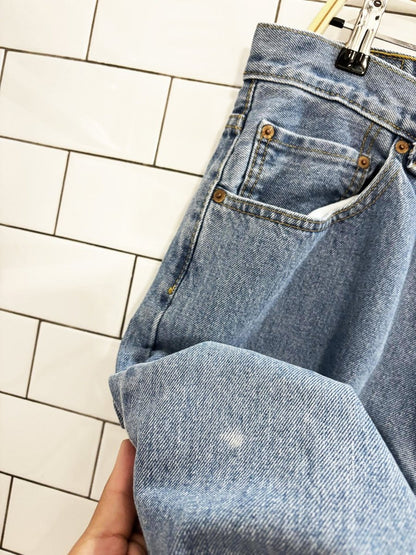 vintage 00s levis 550 relaxed fit loose jeans - good market thrift store