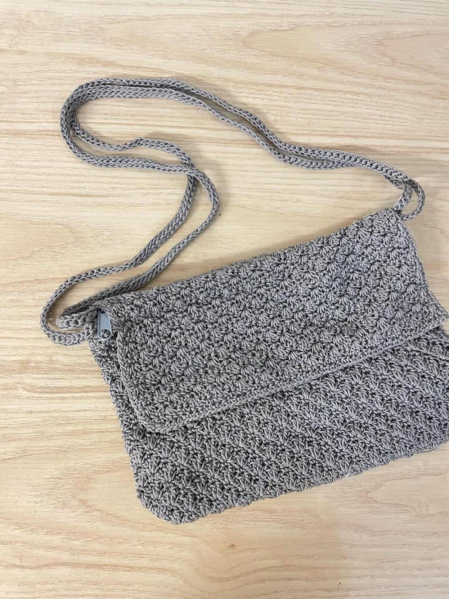 y2k crochet flap shoulder bag - good market thrift store