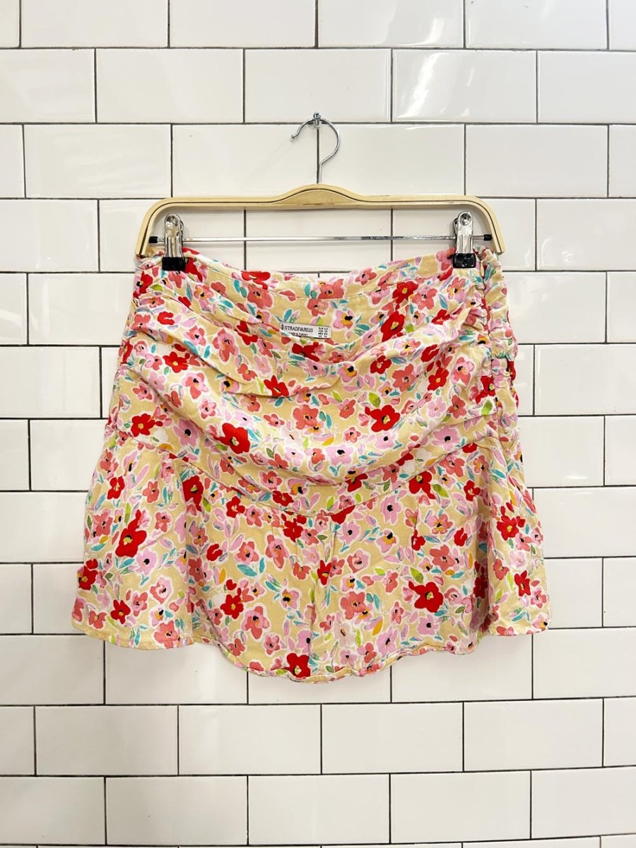 stradivarius floral ruched mini skirt - good market thrift store