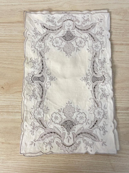 x4 vintage embroidered linen placemats + napkins - good market thrift store