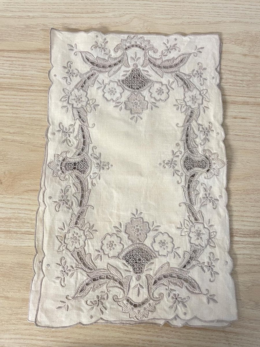 x4 vintage embroidered linen placemats + napkins - good market thrift store