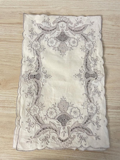 x4 vintage embroidered linen placemats + napkins - good market thrift store