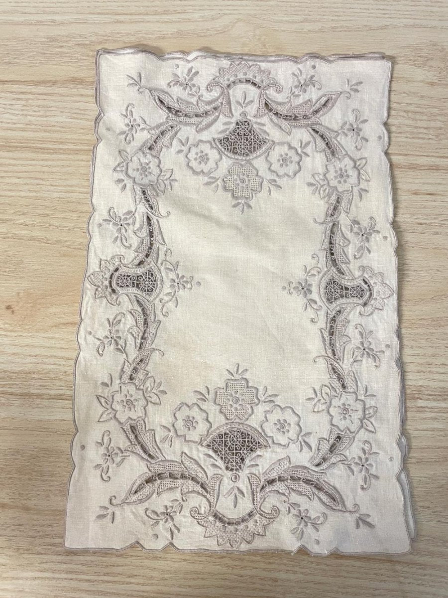x4 vintage embroidered linen placemats + napkins - good market thrift store