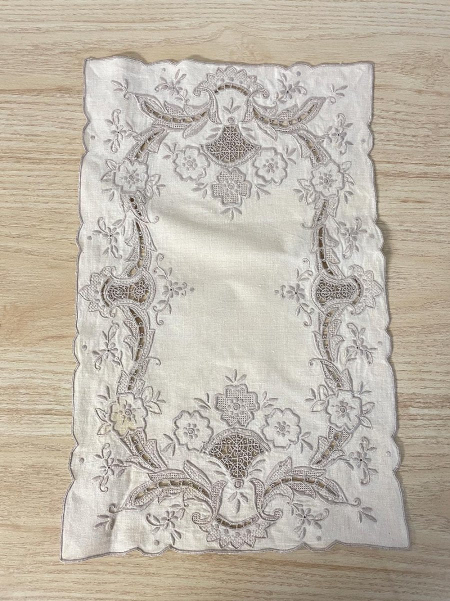 x4 vintage embroidered linen placemats + napkins - good market thrift store
