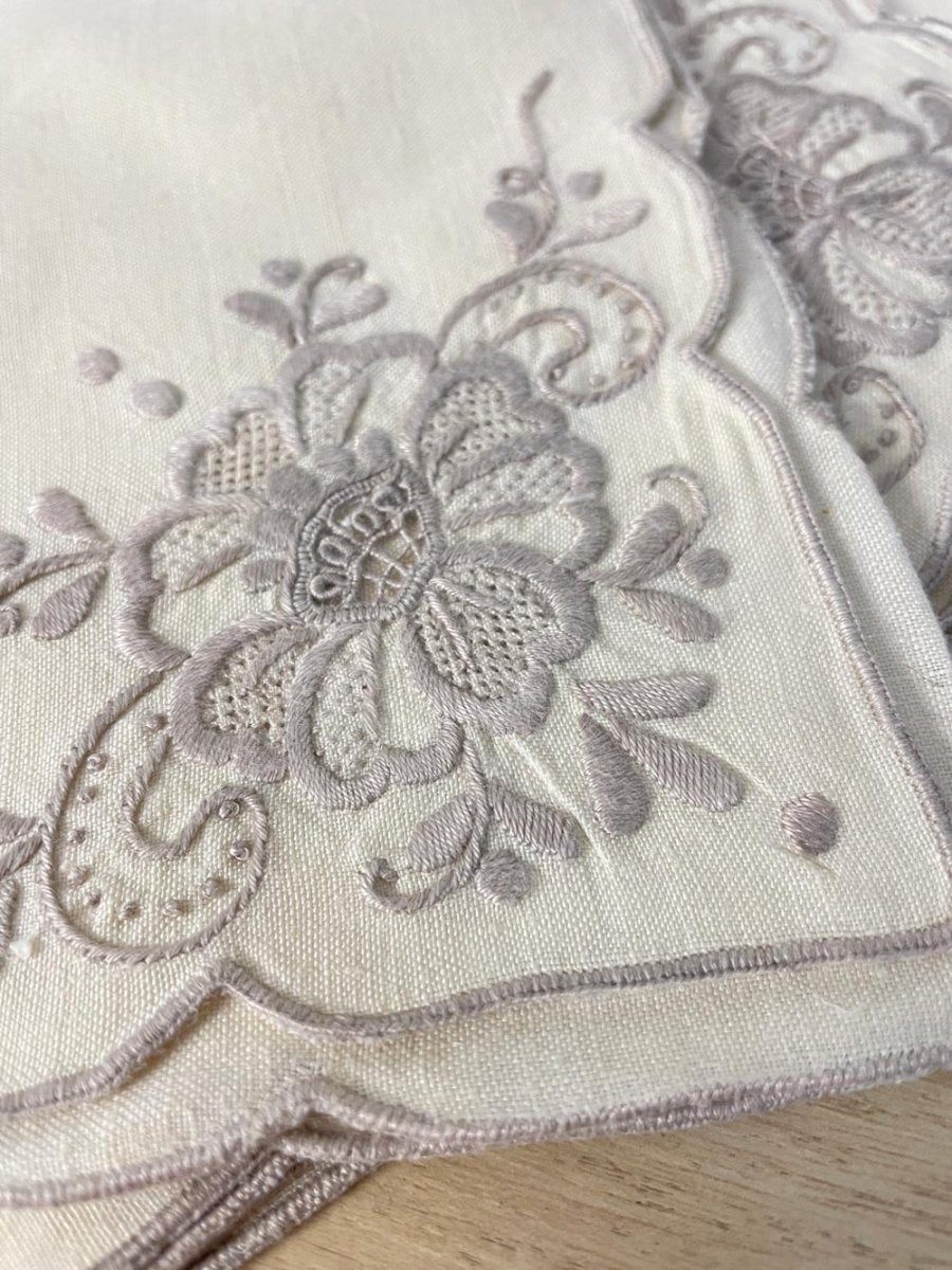 x4 vintage embroidered linen placemats + napkins - good market thrift store