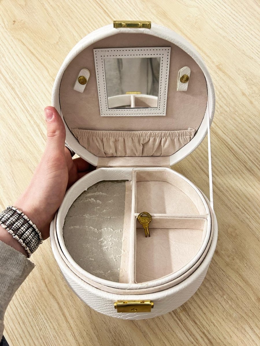 vintage 90s sears leather lockable make up box - good market thrift store