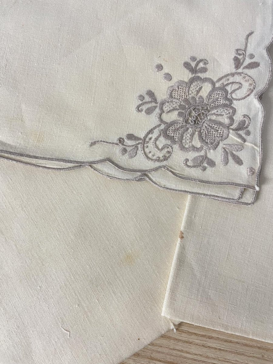 x4 vintage embroidered linen placemats + napkins - good market thrift store