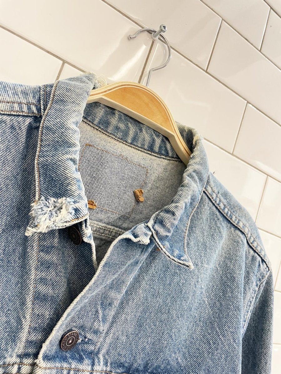 vintage 80s levi's denim trucker jacket - good market thrift store