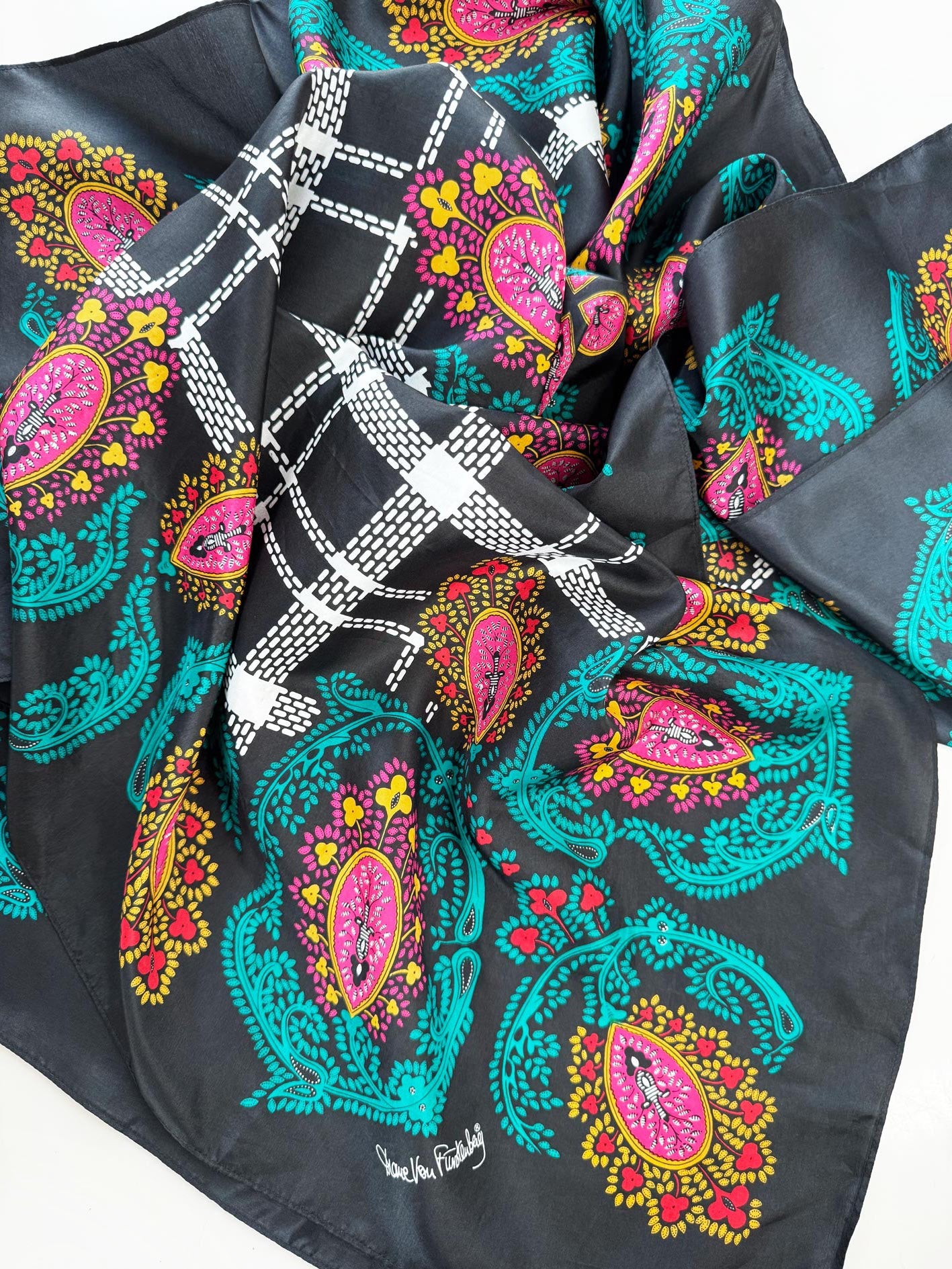 diane von furstenberg 100% silk paisley xl square scarf