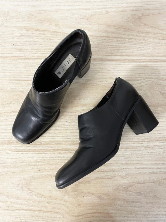 vintage 90s usina minimal square toe leather ankle shoe - good market thrift store