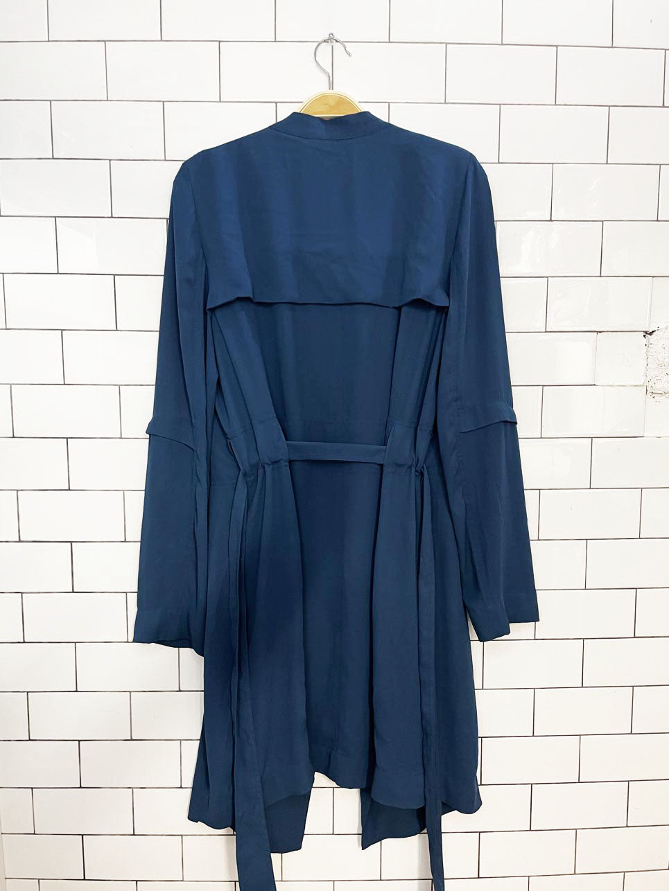 babaton quincey belted open light trench | aritzia