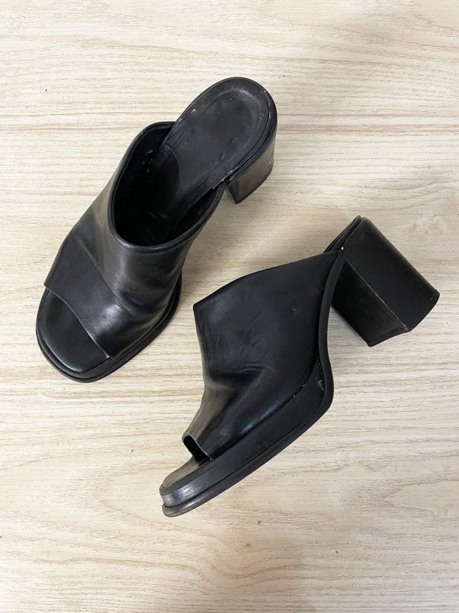 vintage 90s browns heeled leather clog | made in Italy - good market thrift store
