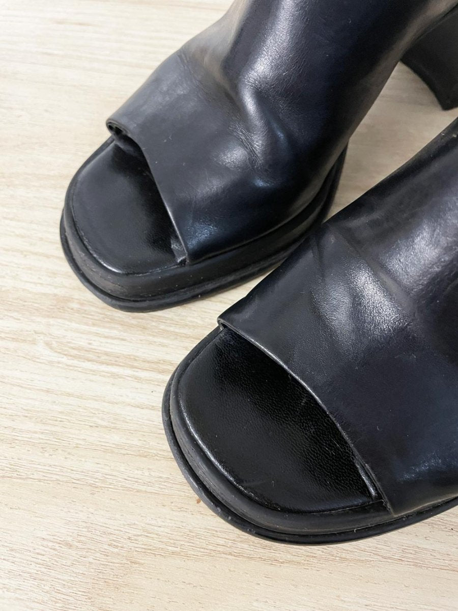 vintage 90s browns heeled leather clog | made in Italy - good market thrift store