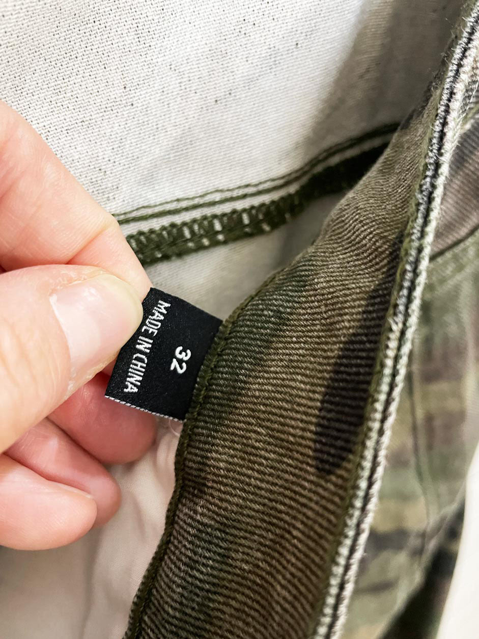 camo barrel leg pleated baggy mid-rise jeans