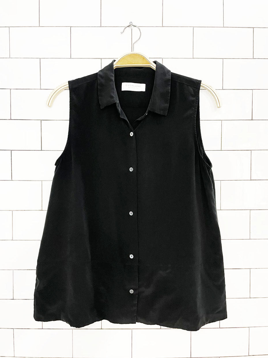 everlane 100% silk relaxed full button sleeveless blouse