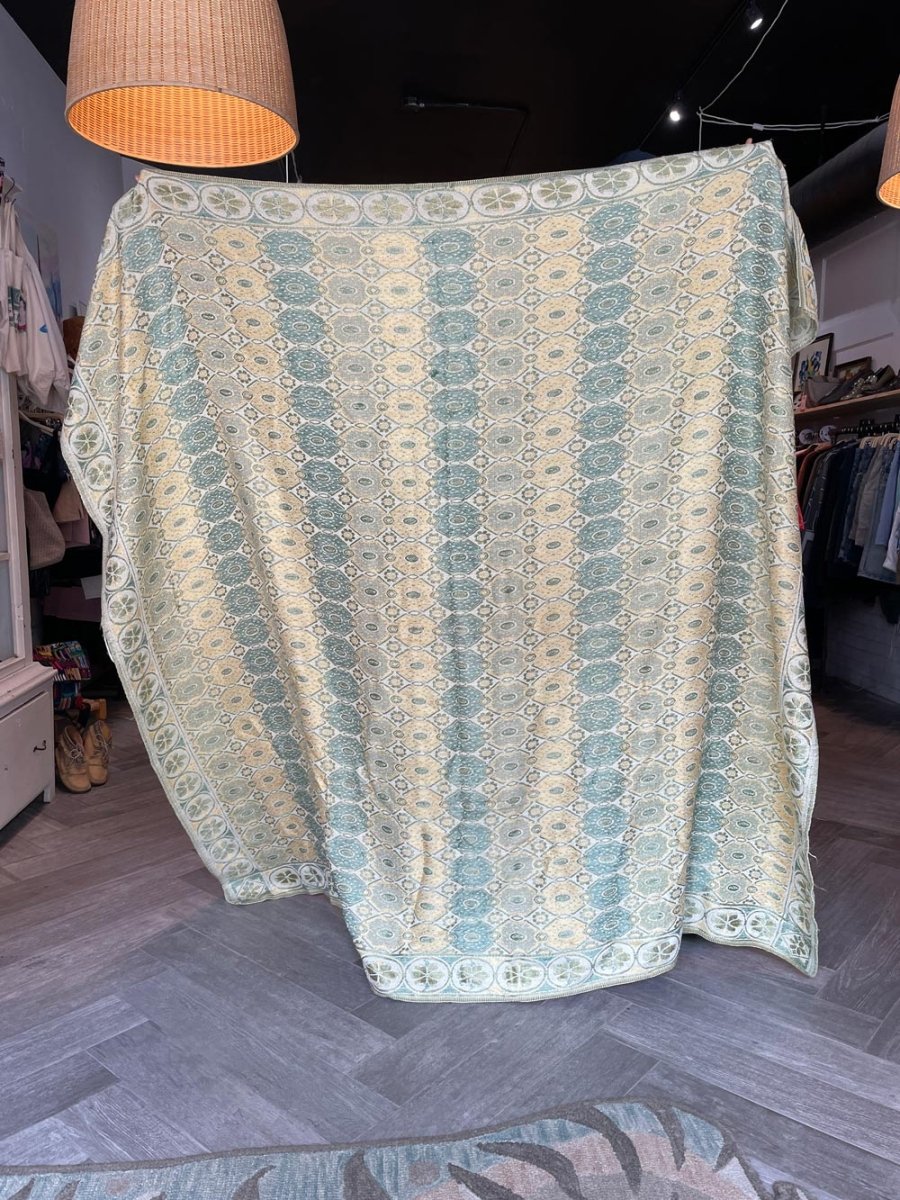 vintage 70s retro jaquard floral tapestry/throw - good market thrift store