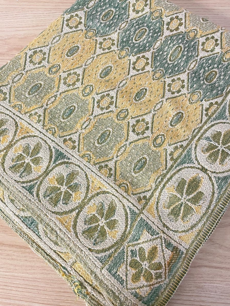 vintage 70s retro jaquard floral tapestry/throw - good market thrift store