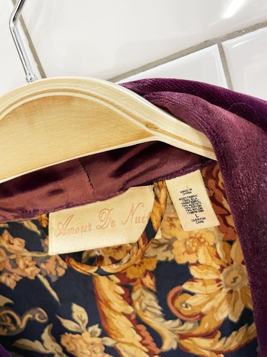 vintage amour de nuit 100% silk robe with velvet trim - good market thrift store