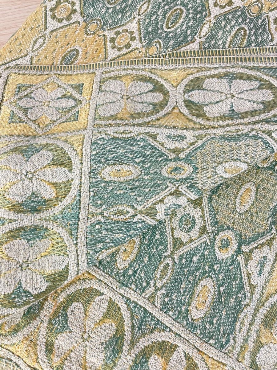 vintage 70s retro jaquard floral tapestry/throw - good market thrift store