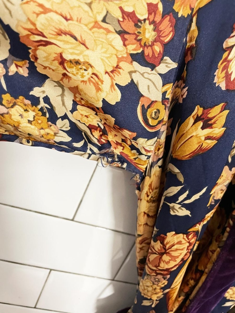 vintage amour de nuit 100% silk robe with velvet trim - good market thrift store