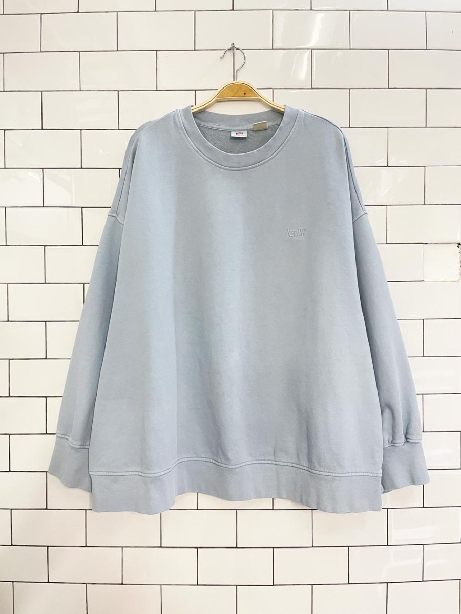 levi's minimal logo crewneck sweatshirt - good market thrift store