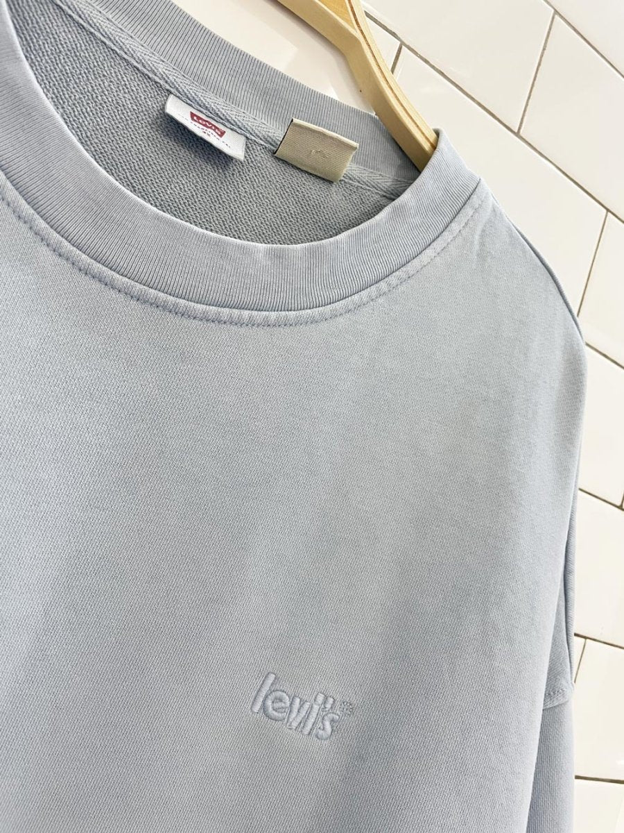 levi's minimal logo crewneck sweatshirt - good market thrift store