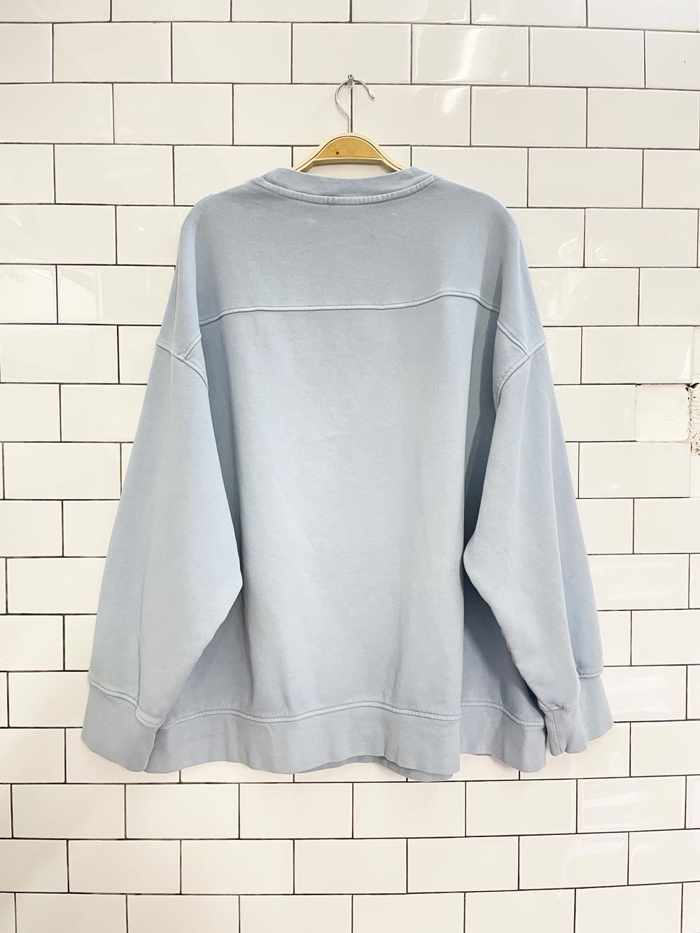 levi's minimal logo crewneck sweatshirt - good market thrift store