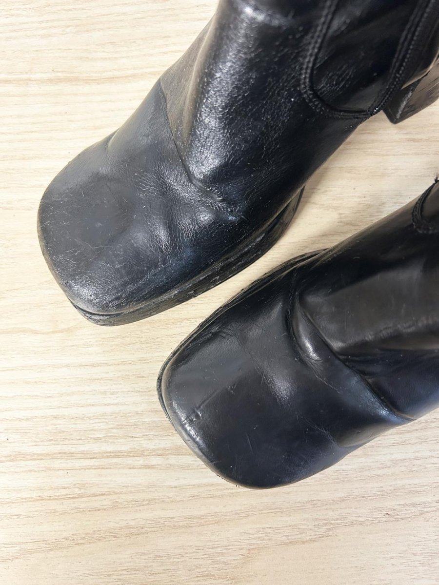 vintage 00s square toe leather heeled boot - good market thrift store