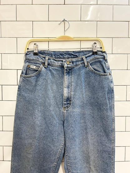 vintage 90s lee straight jeans - good market thrift store