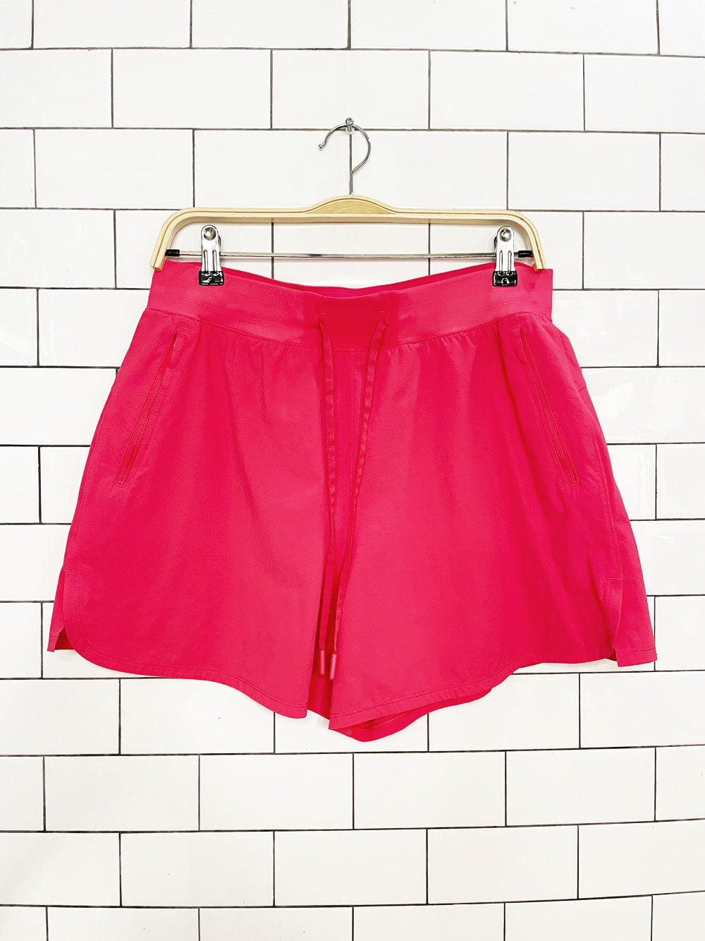 lululemon 2023 license to train high rise short 4" | lip gloss