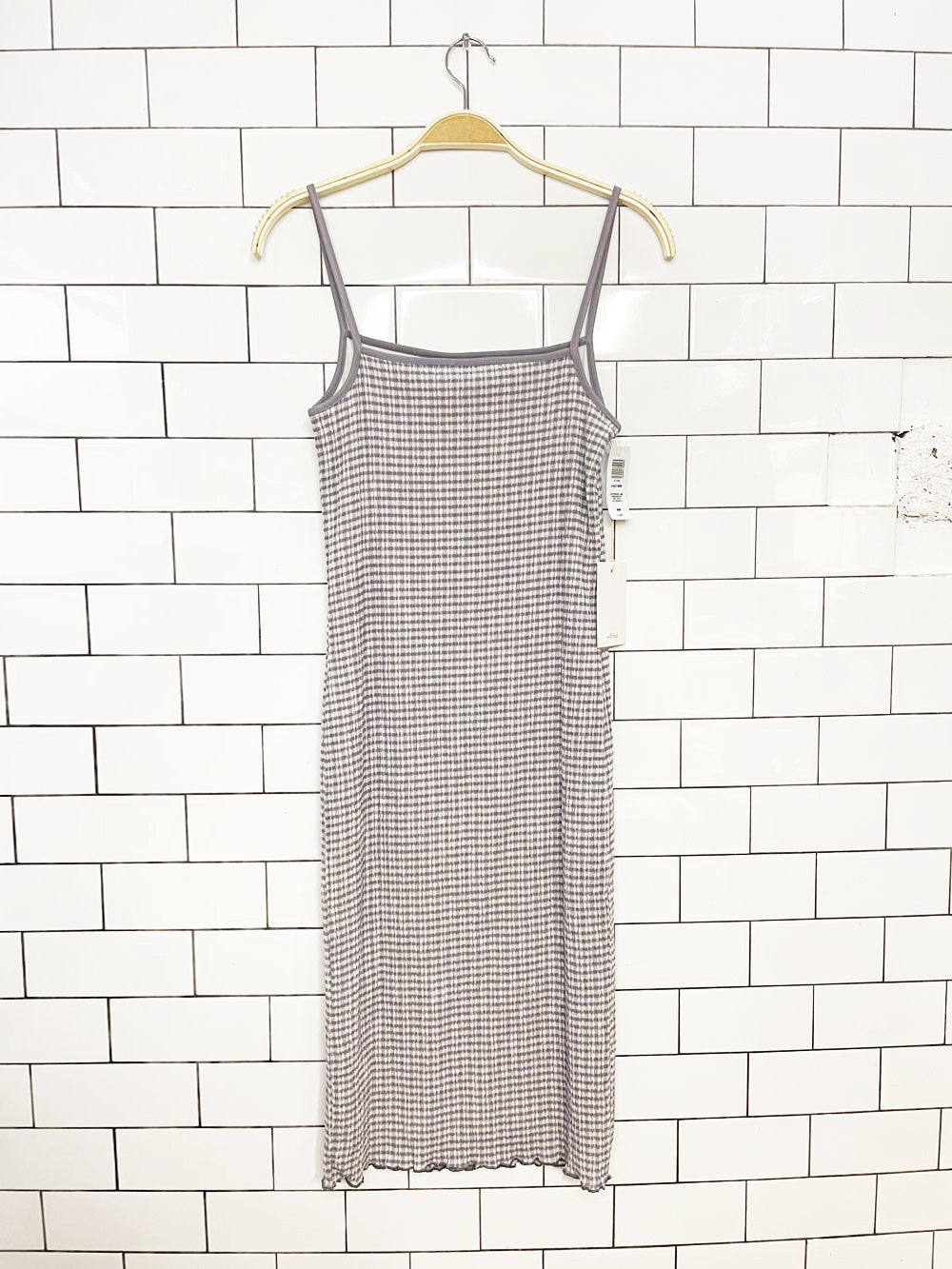 nwt wilfred jazz textured gingham lettuce hem midi dress | aritzia