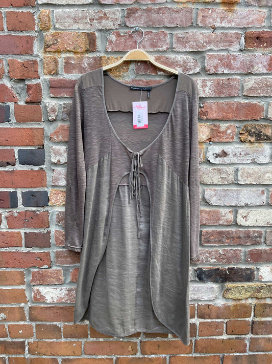 mado tie front open hi lo top