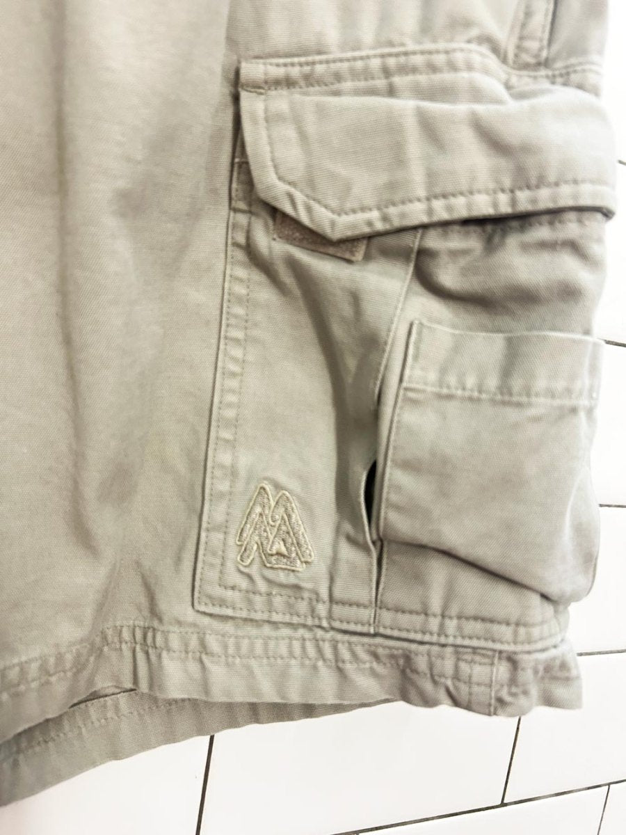 vintage 00s misty mountain cargo shorts - good market thrift store