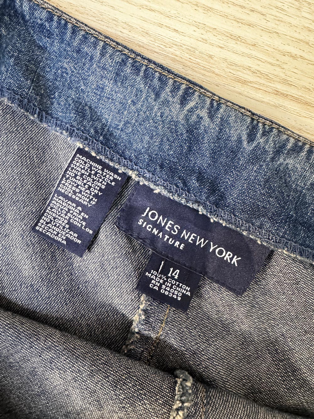 vintage 00s jones new york tulip hem denim knee-length skirt