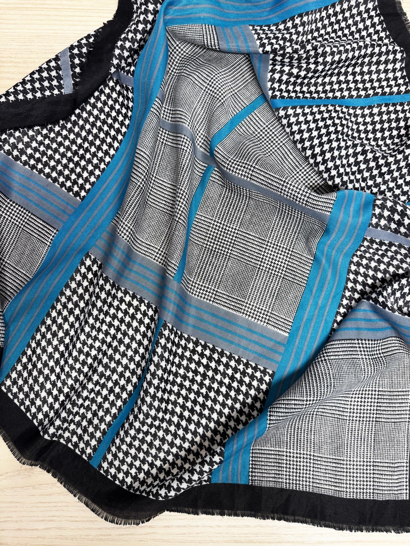 vintage lawrence bentley woven houndstooth fringe square scarf | made in Italy
