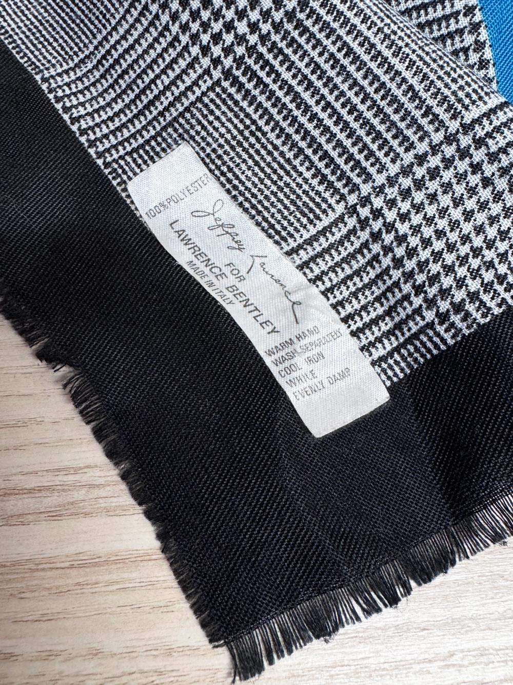 vintage lawrence bentley woven houndstooth fringe square scarf | made in Italy