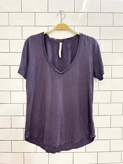 the group babaton v neck basic tee - good market thrift store