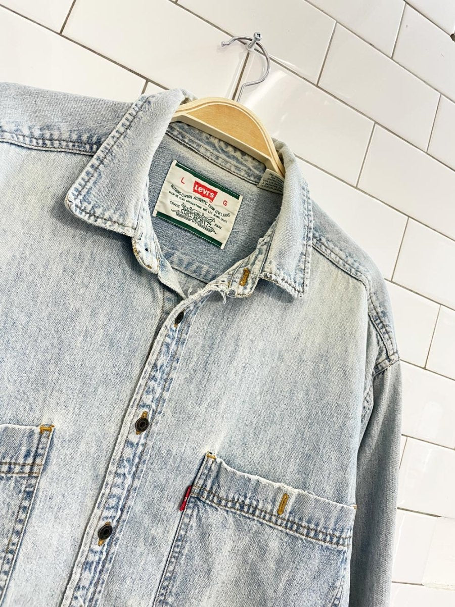 vintage 90s levi's denim shirt - good market thrift store