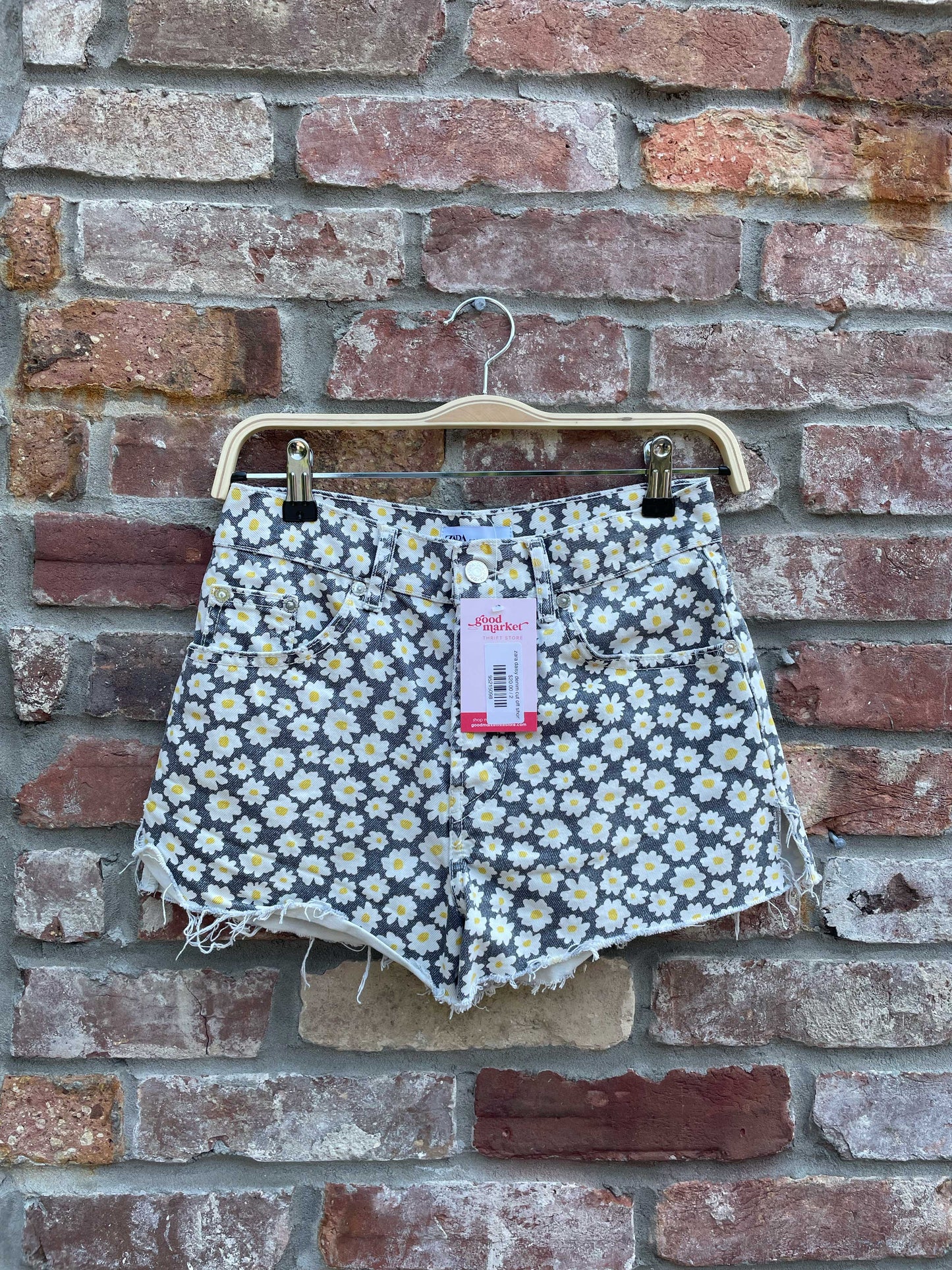 zara daisy denim cut off shorts